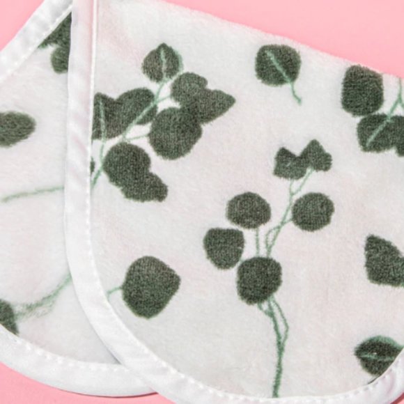 MakeUp Eraser NWT Eucalyptus Print Makeup Remover Towel in White - Picture 5 of 8